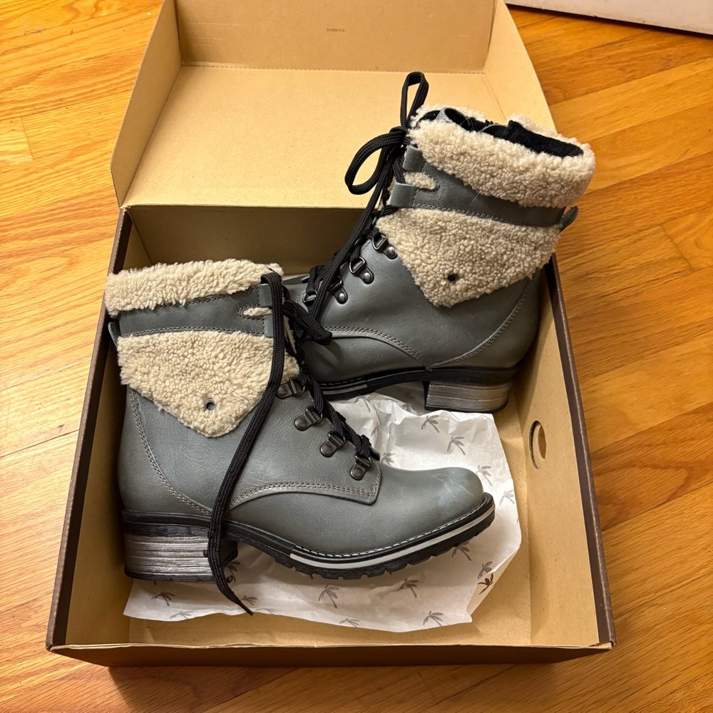 Gray Women's Boots with Shearling Lining